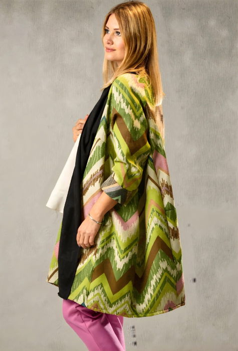 Cardigan oversize cu motive jacquard in nuante de verde, guler negru si croi lejer – stil urban-chic [2]