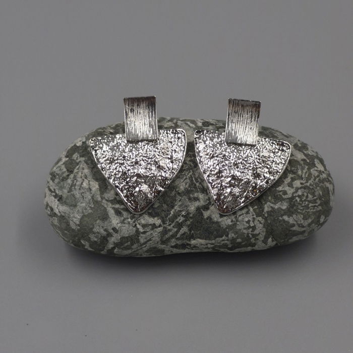 Cercei argintii statement, cu design geometric texturat [3]