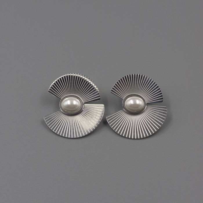 Cercei argintii statement, din otel inoxidabil, evantai cu perlă [2]