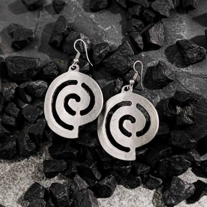 Cercei cu forma de melc stilizat cu diametru de 4 cm, din zamac [4]