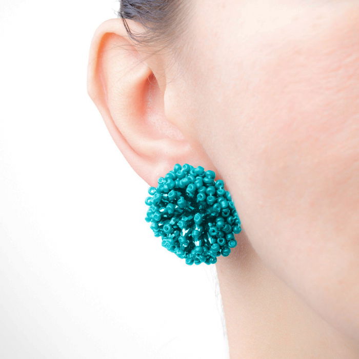 Cercei in forma de papadie cu pietricele mici bej si aurii [2]