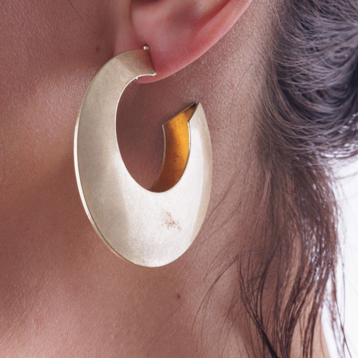 Cercei metalici aurii antichizati cu forma rotunda inegala [2]