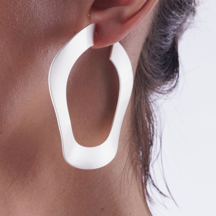 Cercei metalici argintii creole ondulate [2]