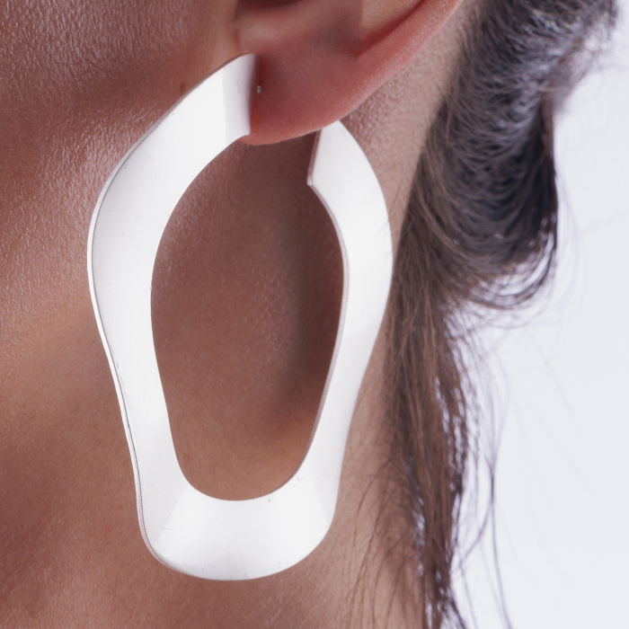 Cercei metalici argintii creole ondulate [4]