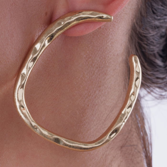 Cercei metalici aurii cu forma rotunda neregulata [3]