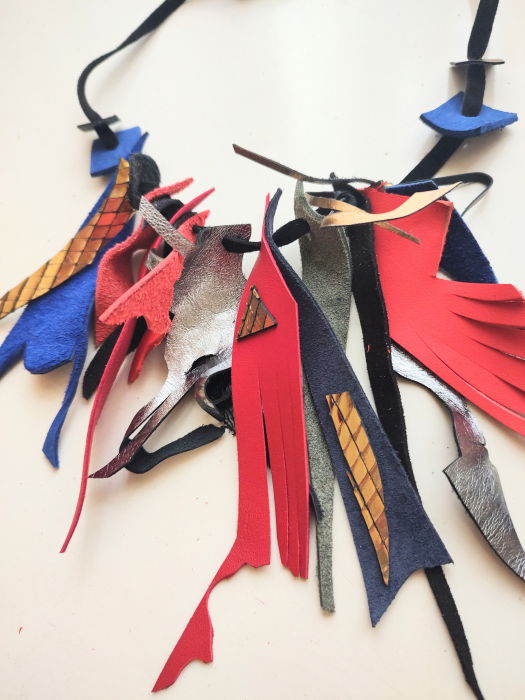 Colier  asimetric ,realizat din mix de piele naturală [2]