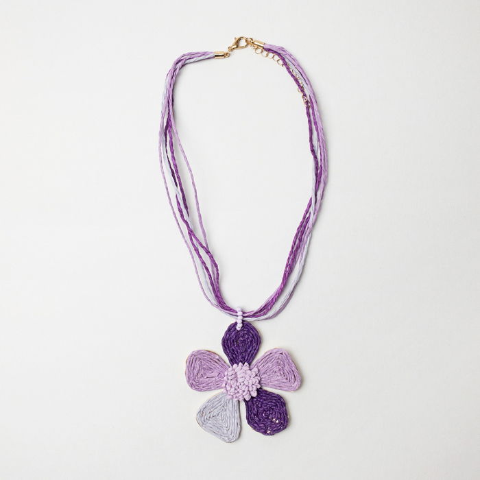 Colier cu multe siruri si floare pandant, in nuante de bej si camel [7]