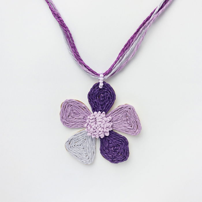 Colier cu multe siruri si floare pandant, in nuante de bej si camel [8]