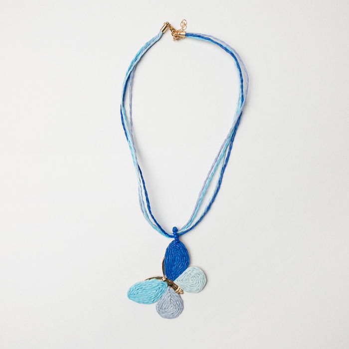 Colier cu multe siruri si fluture pandant, in nuante de albastru [2]