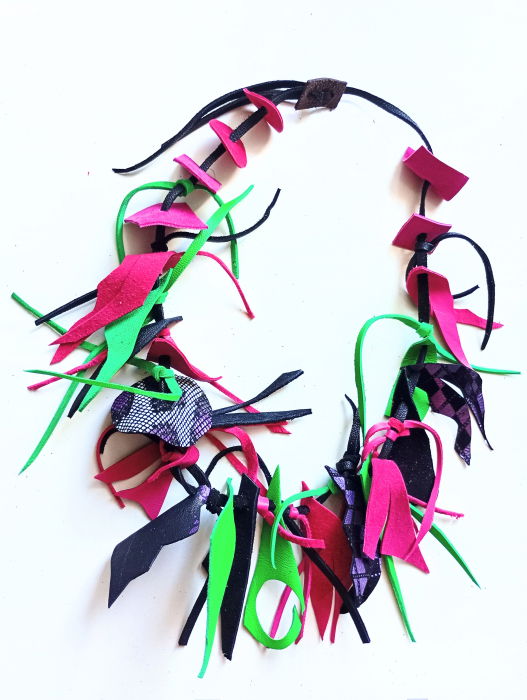 Colier handmade  din piele naturala, asimetric,cyclame,negru [4]