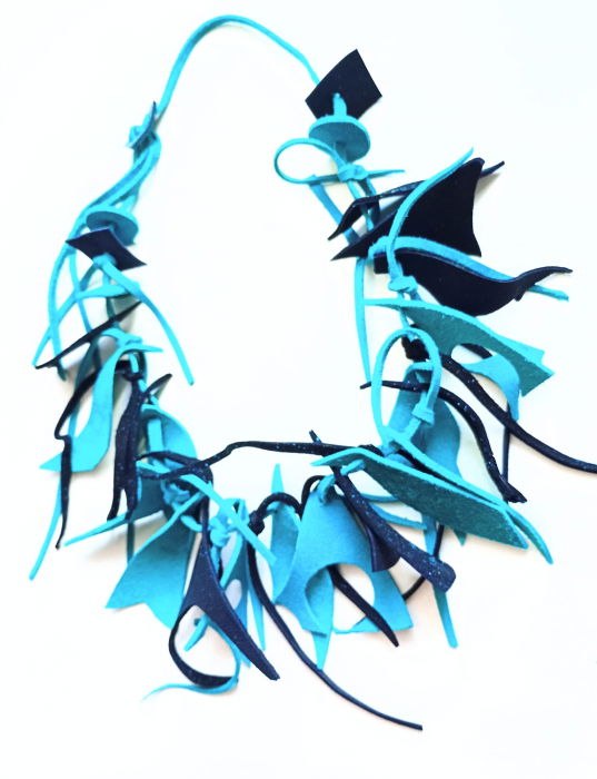 Colier handmade  din piele naturala, asimetric,cyclame,negru [2]