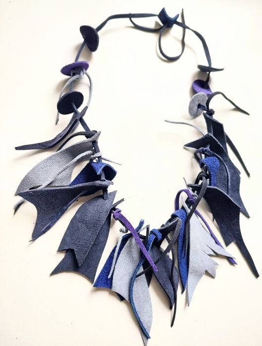 Colier handmade  din piele naturala, asimetric, nuante bleu bleumarin [2]