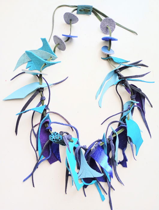 Colier handmade  din piele naturala, asimetric, nuante bleu turcoaz ,unicat [2]