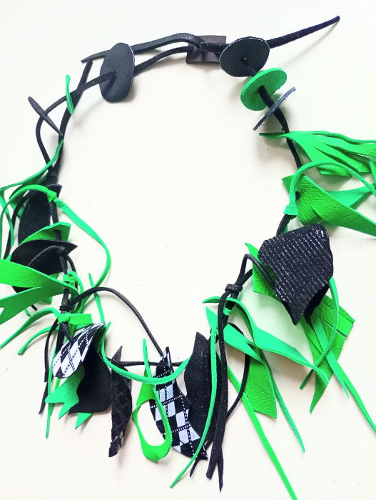 Colier handmade  din piele naturala, asimetric, nuante verde ,negru de efect [2]