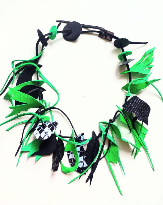 Colier handmade  din piele naturala, asimetric, nuante verde ,negru de efect [1]