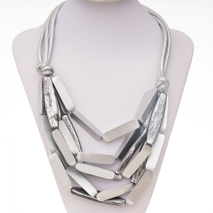 Colier multicolor din lemn argintiu si gri [5]