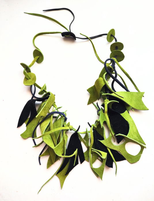 Colier Olive din piele naturala ,asimetric,unicat