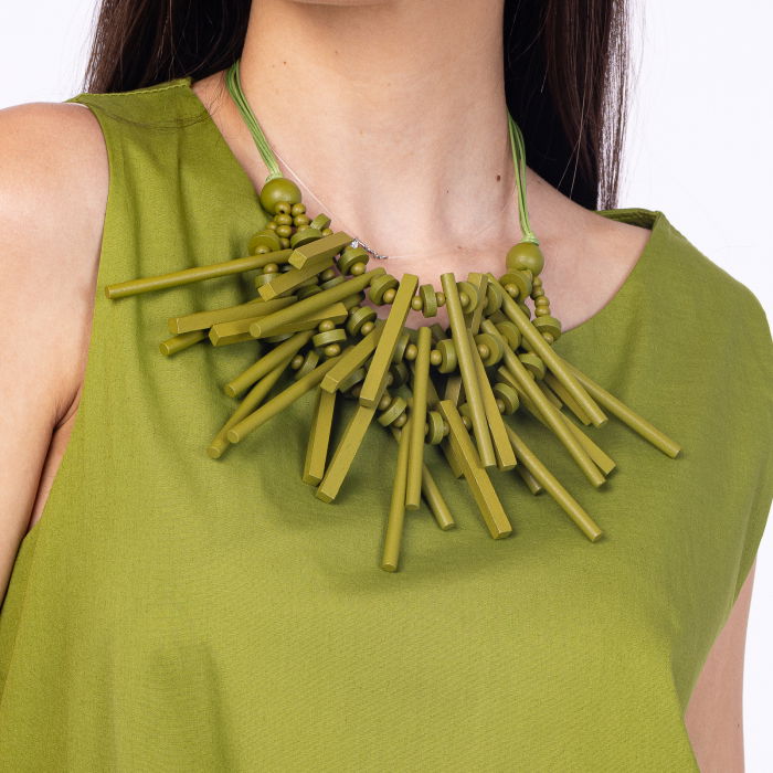 Colier reglabil cu elemente lungi si inegale din lemn verde olive [2]
