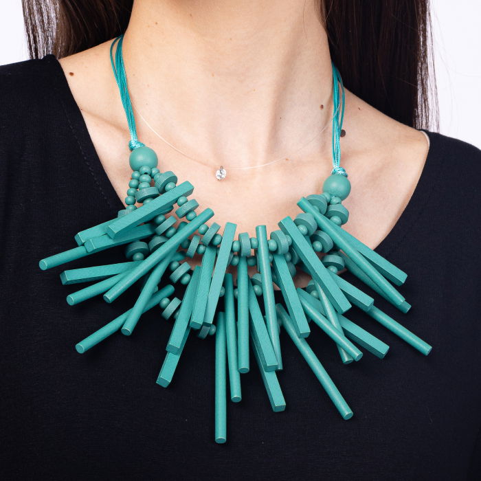 Colier reglabil cu elemente lungi si inegale din lemn turcoaz [2]