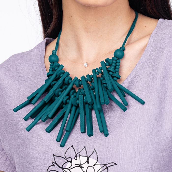 Colier reglabil cu elemente lungi si inegale din lemn turcoaz inchis [2]