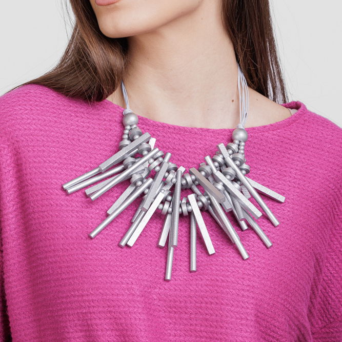 Colier reglabil cu elemente lungi si inegale din lemn argintiu [2]