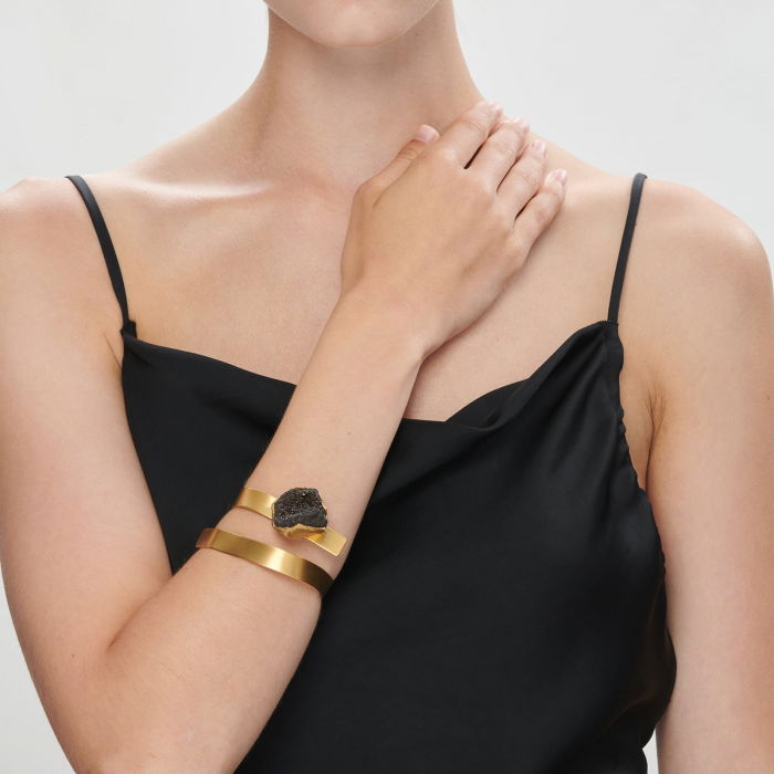 Bratara rigida Chantal cu piatra neregulata de agata, din alama placata cu aur de 24k [2]