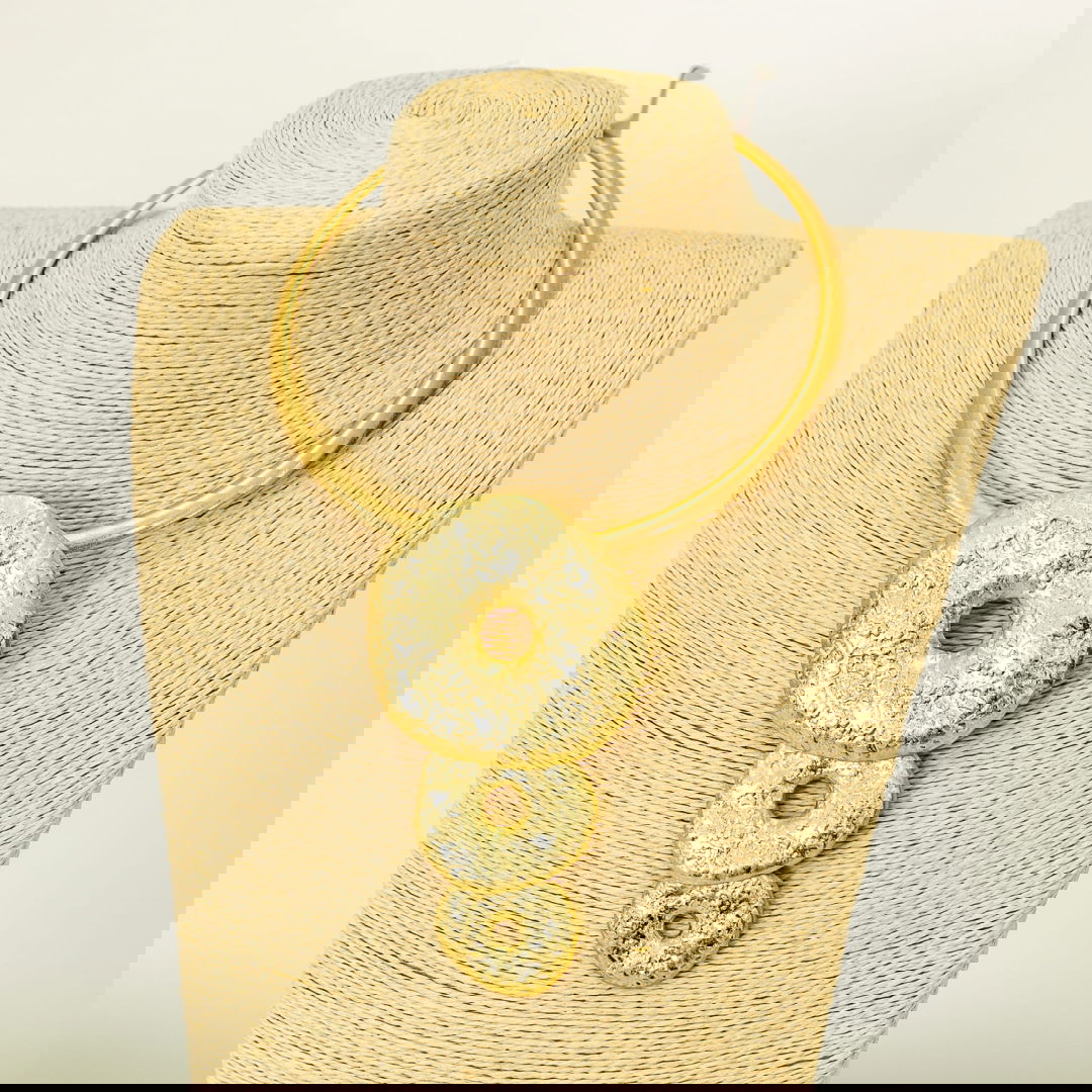 Colier rigid cu 3 cercuri din metal auriu cu aspect de lovitura de ciocan [5]