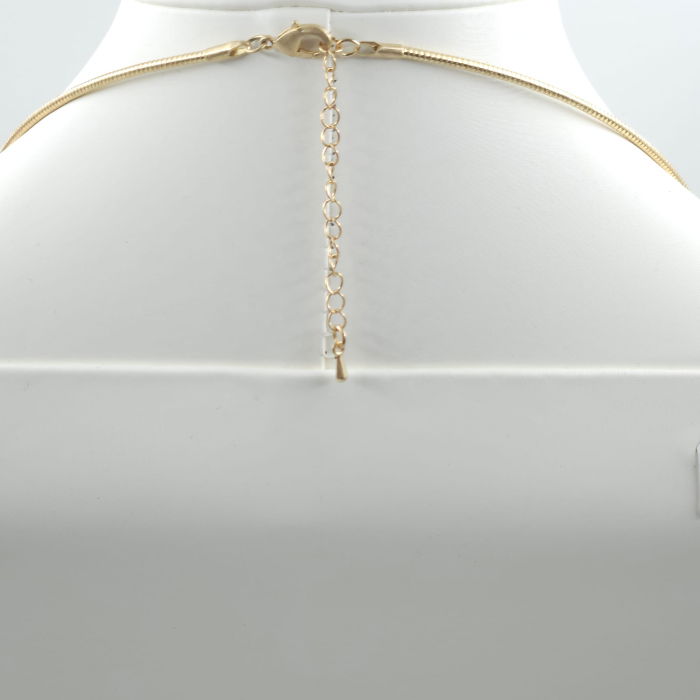 Colier semirigid auriu cu pandant antichizat si piatra sintetica maronie [5]