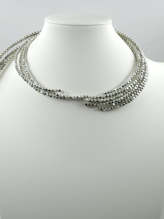 Colier semirigid si elastic cu elemente mici argintii - design minimalist de efect [4]