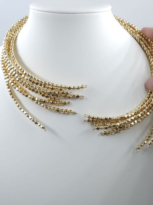Colier semirigid si elastic cu elemente mici aurii - design minimalist de efect [2]