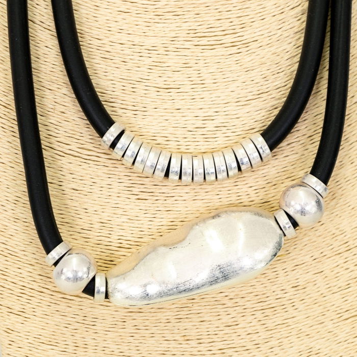 Colier silicon cu 2 siruri si elemente diferite forme din metal argintiu [4]