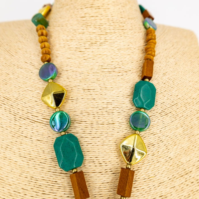 Colier statement cu pandantiv inima aurie si elemente decorative – design artistic [4]