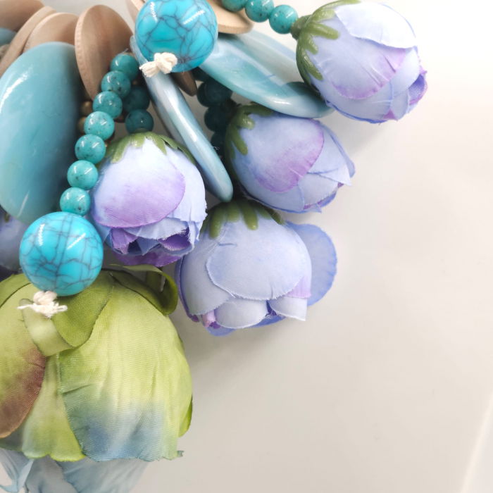 Colier statement cu flori decorative 3D si elemente turcoaz – design artistic [5]