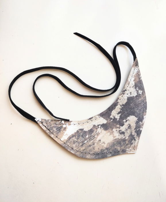 Colier statement din piele naturala,nuante de gri -argintiu , festiv ,unicat