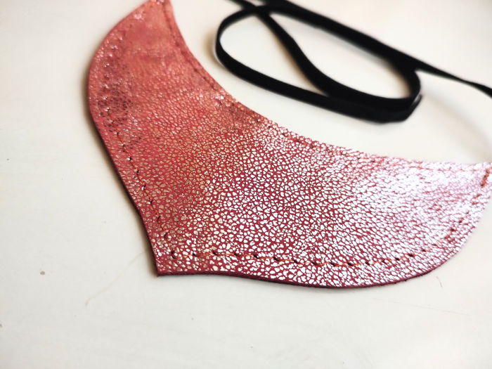 Colier statement din piele naturală,nuanțe de rosu -argintiu , festiv ,unicat [2]