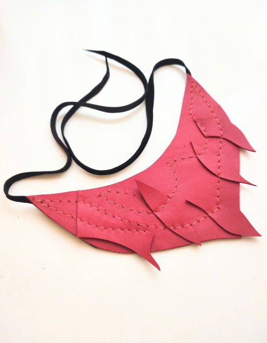 Colier statement din piele naturală roșie [1]