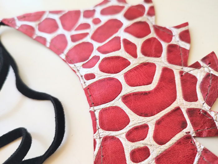 Colier  roșu din piele naturală, festiv ,unicat [2]