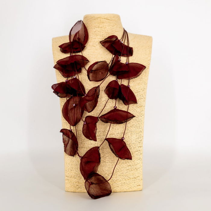 Colier statement bordo cu petale textile de mac 3D din organza - design artistic italian [1]