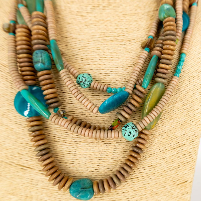 Colier statement in cinci siruri bej cu elemente de diferite forme turcoaz  – stil italian [3]