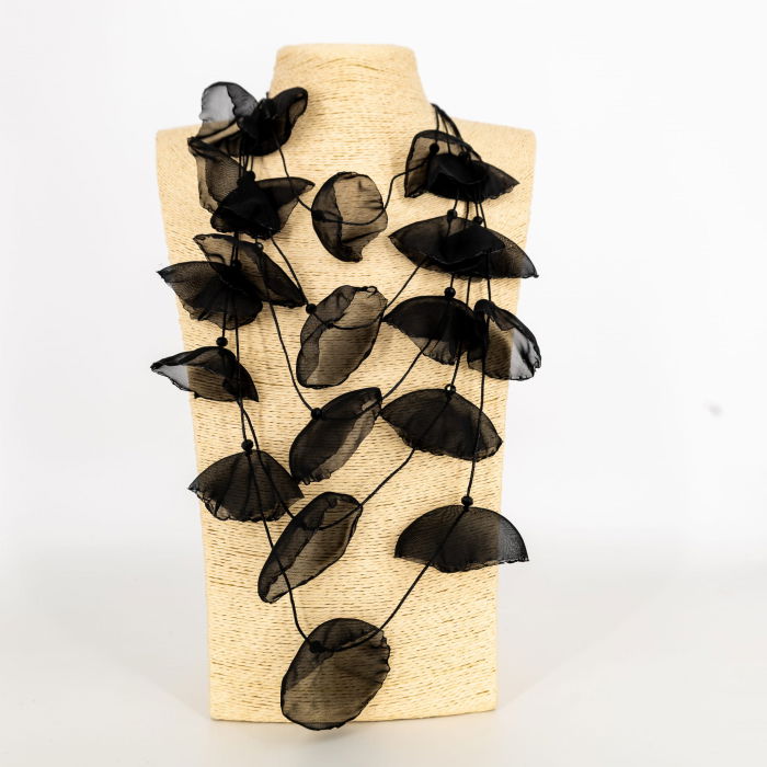 Colier diafan in cinci siruri cu maci stilizati din organza [1]