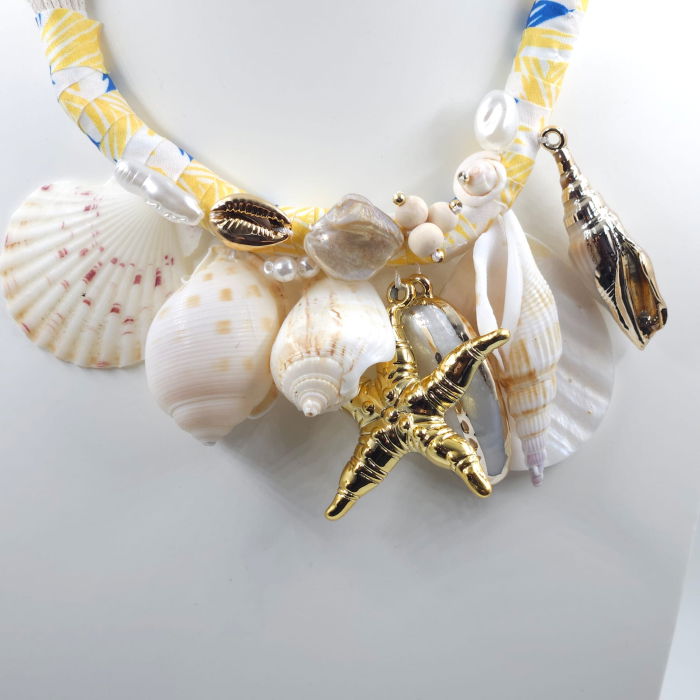 Colier statement marin galben, cu scoici naturale si stea de mare aurie – design resort [3]