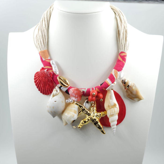 Colier statement marin rosu corai, cu scoici naturale si stea de mare aurie – design resort [7]