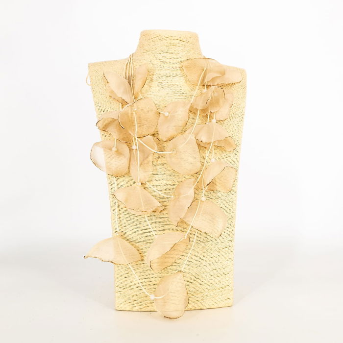 Colier statement bej cu petale textile de mac 3D din organza - design artistic italian [2]