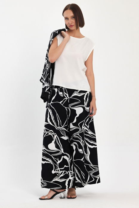 Compleu 3 piese cu bluza alba, pantaloni si blazer cu imprimeu alb-negru [8]