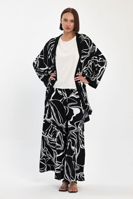 Compleu 3 piese cu bluza alba, pantaloni si blazer cu imprimeu alb-negru [9]