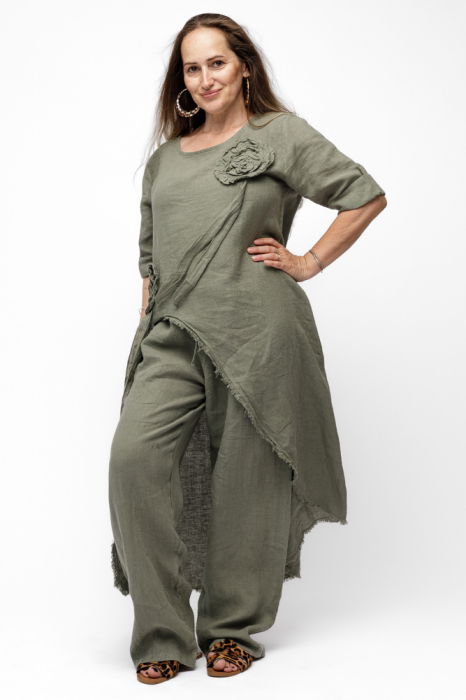 Compleu cu flori aplicate din in, cu bluza tunica mai lunga in spate si pantaloni, kaki [4]