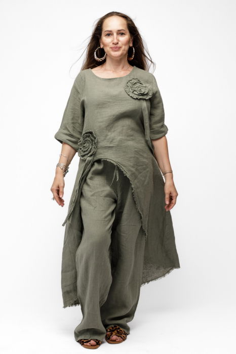 Compleu cu flori aplicate din in, cu bluza tunica mai lunga in spate si pantaloni, kaki [3]