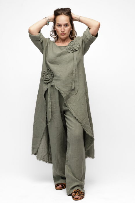 Compleu cu flori aplicate din in, cu bluza tunica mai lunga in spate si pantaloni, kaki [2]