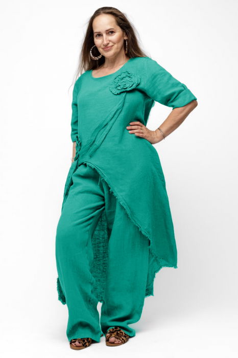 Compleu cu flori aplicate din in, cu bluza tunica mai lunga in spate si pantaloni, turcoaz [2]