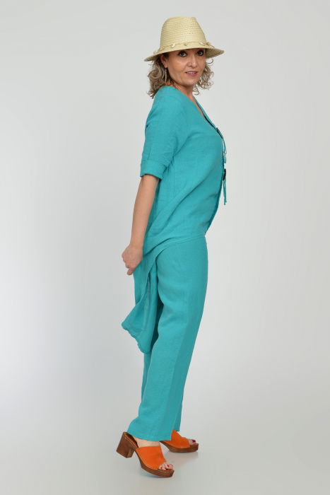 Compleu din in, cu nasturi decorativi, cu pantaloni si bluza tunica mai lunga in spate, turcoaz [14]